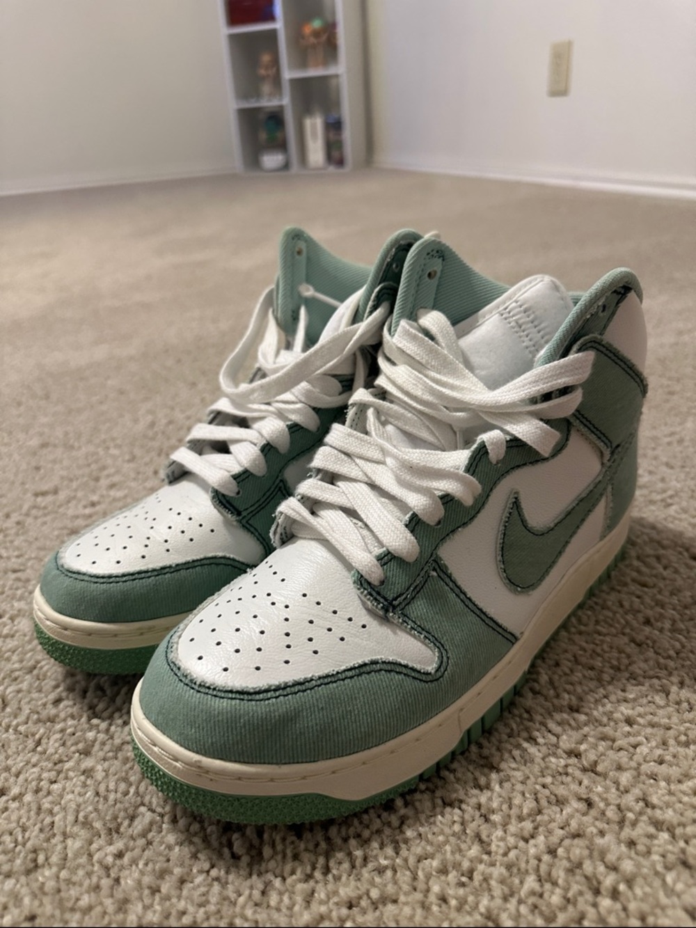 Nike High-Top Sneakers in White and Mint